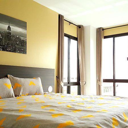The All 24 Luxury Residence Bangkok Esterno foto