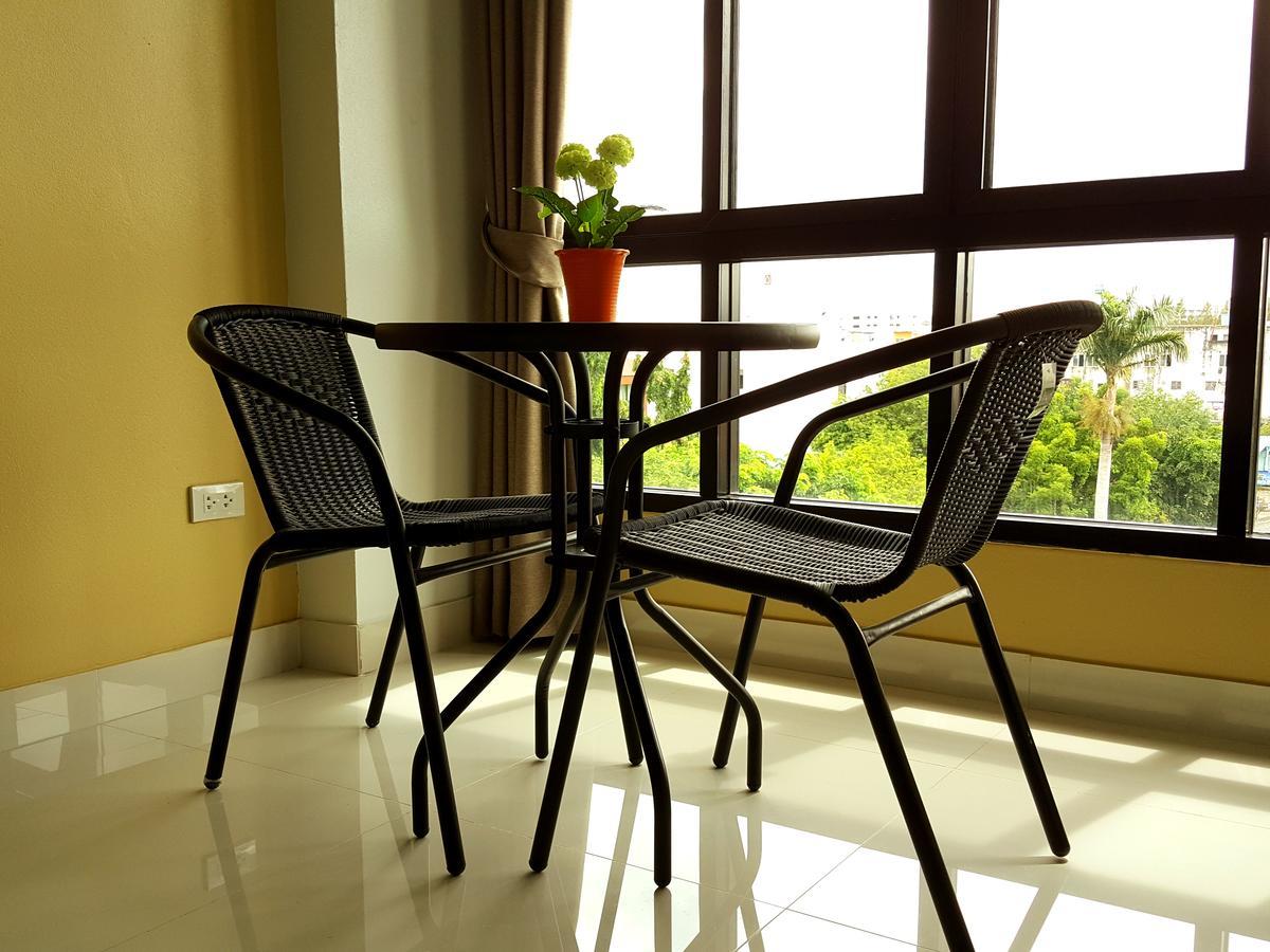 The All 24 Luxury Residence Bangkok Esterno foto