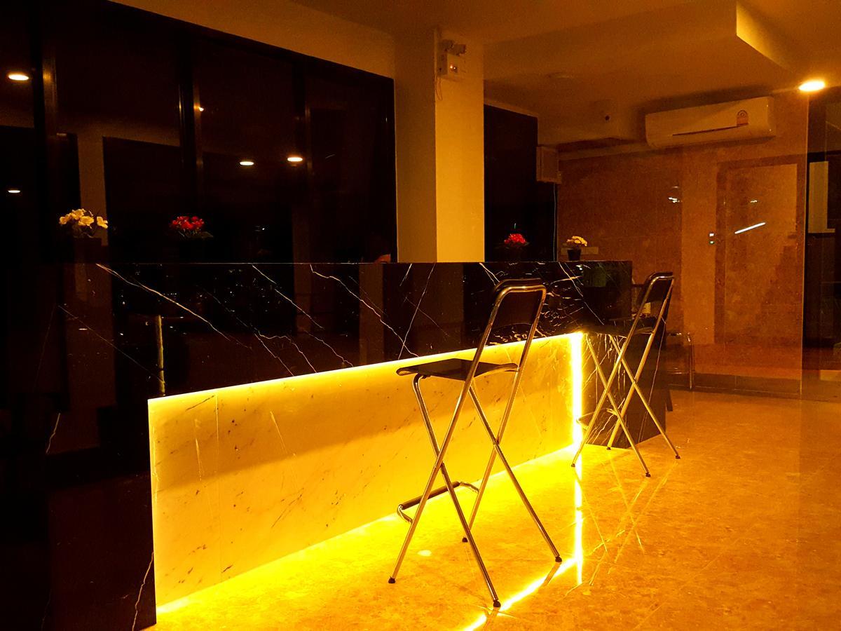 The All 24 Luxury Residence Bangkok Esterno foto