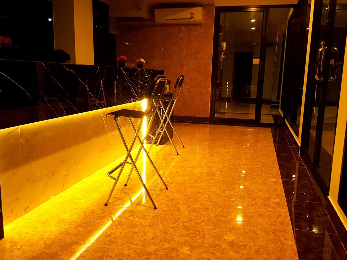 The All 24 Luxury Residence Bangkok Esterno foto