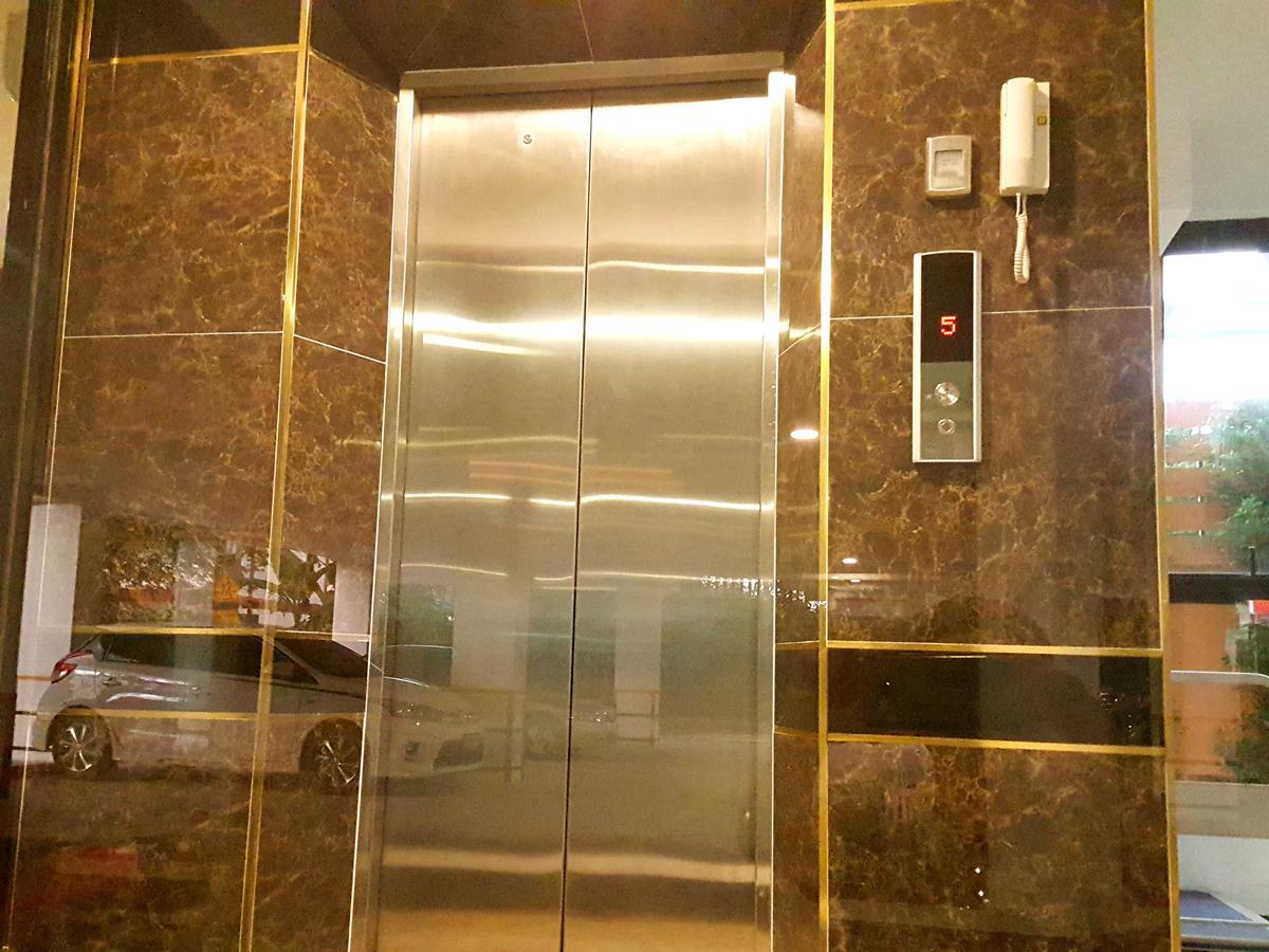 The All 24 Luxury Residence Bangkok Esterno foto